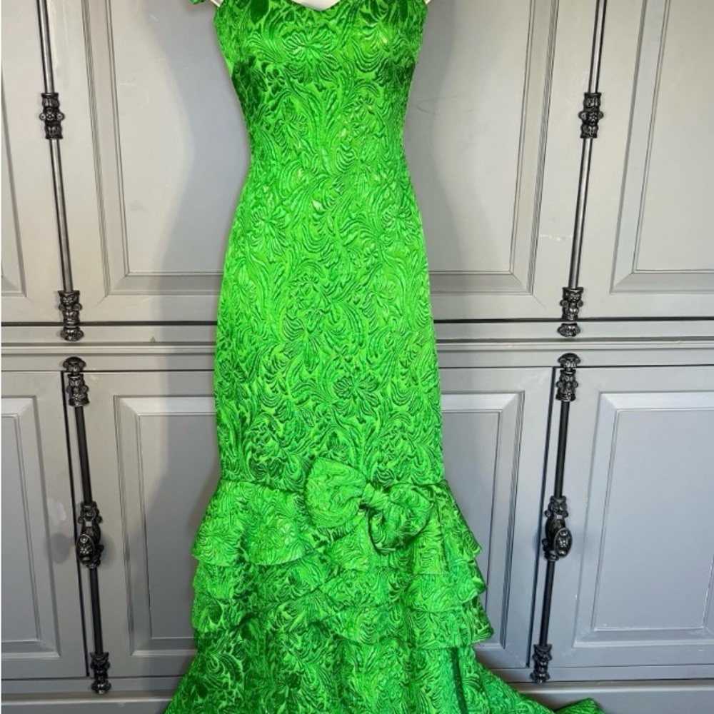 Green silk brocade mermaid gown with train Size 2